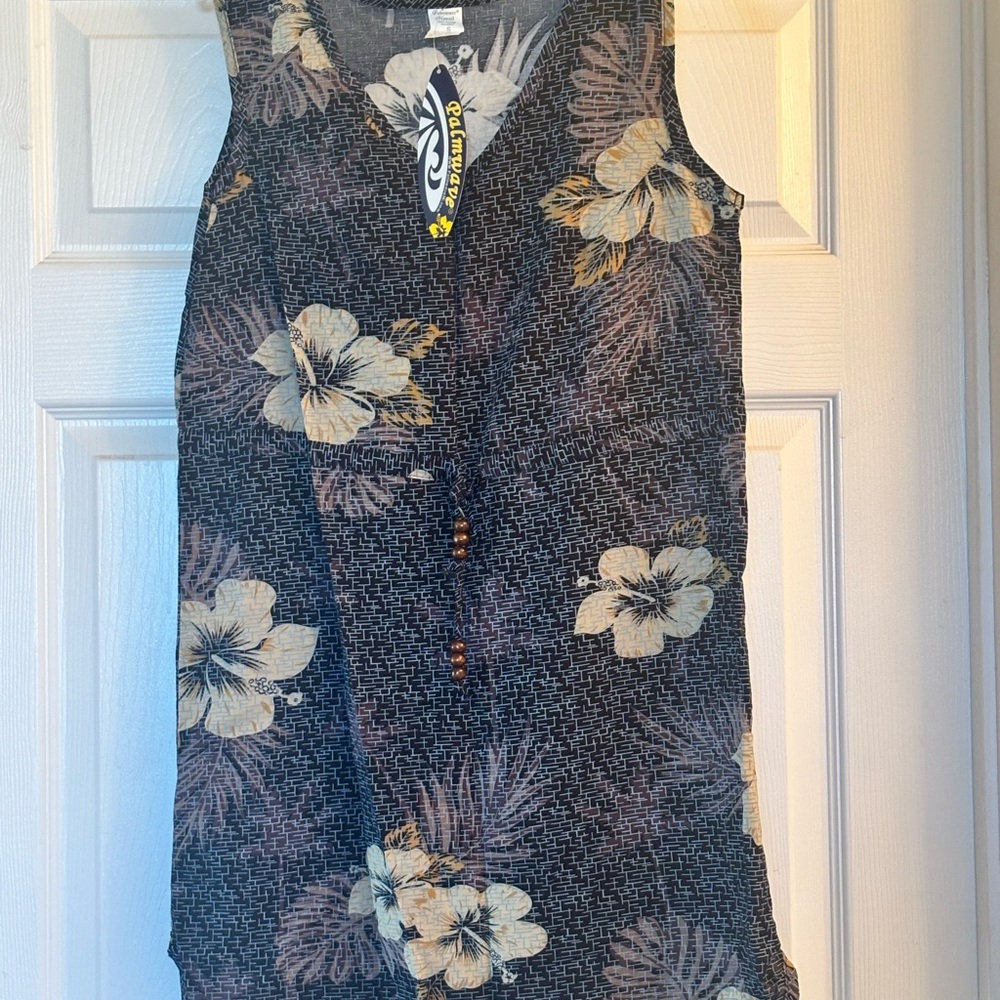 Sleeveless Hawaiian Floral Shift Dress in Black and Cream